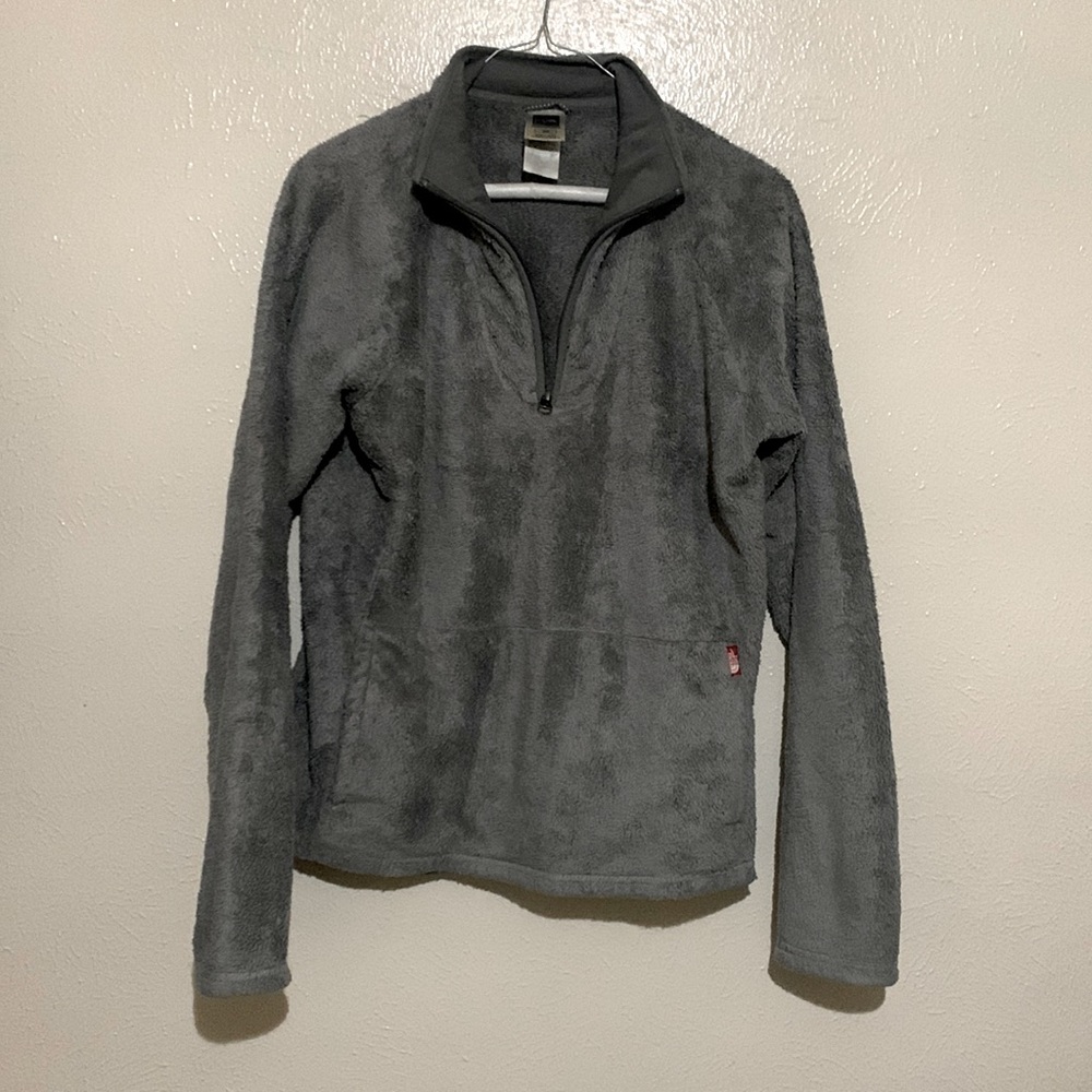 Women’s size 6 The North Face fleece half zip up jacket.